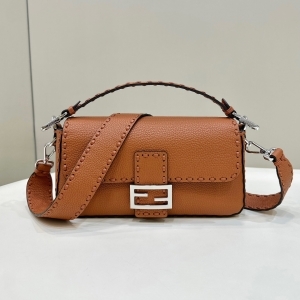 Fendi 펜디 2023 바게트 숄더백 28cm