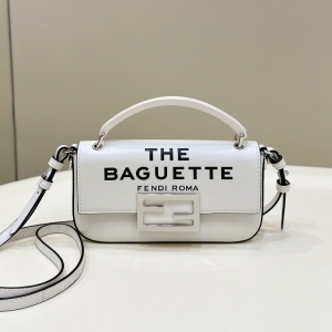 Fendi 펜디 2023 바게트 폰 파우치 18.5cm