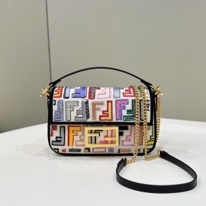 Fendi 펜디 2023 바게트 숄더백 19cm/28cm