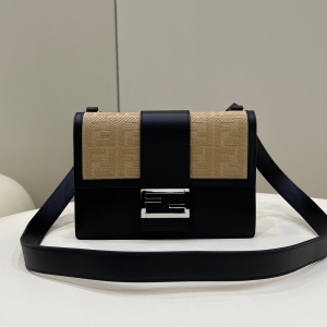 Fendi 펜디 2023 바게트 크로스백 23CM