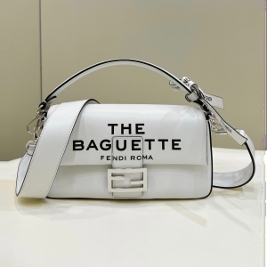 Fendi 펜디 2023 바게트 숄더백 26CM