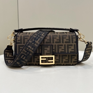 Fendi 펜디 2023 바게트 숄더백 26cm