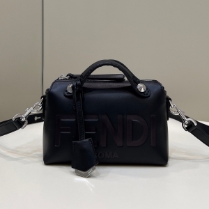 Fendi 펜디 2023 바이더웨이 보스턴백 20CM
