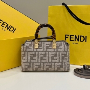 Fendi 펜디 2023 바이더웨이 미니백 17CM