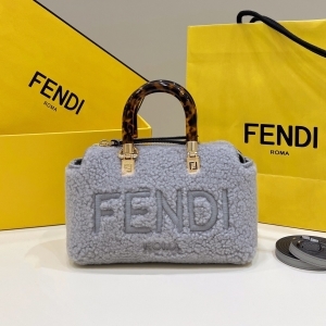Fendi 펜디 2023 바이더웨이 미니백 17CM
