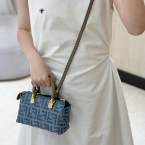 Fendi 펜디 2024 바이더웨이 보스턴백 20CM
