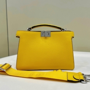 Fendi 펜디 2023 피카부 아이씨유 XCross 23CM