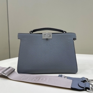 Fendi 펜디 2023 피카부 아이씨유 XCross 23CM