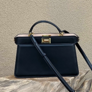 Fendi 펜디 2024 피카부 아이씨유백 (악세사리 불포함) 29CM