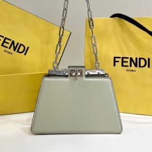 Fendi 펜디 2023 피카부 컷 쁘띠 20.5CM