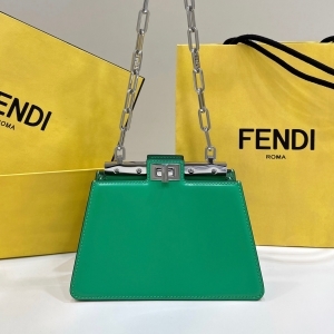 Fendi 펜디 2023 피카부 컷 쁘띠 20.5CM