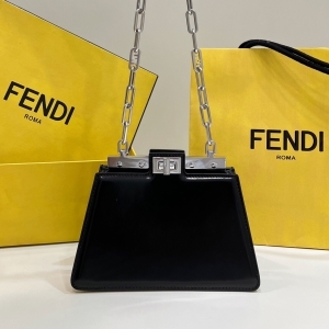 Fendi 펜디 2023 피카부 컷 쁘띠 20.5CM