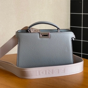 Fendi 펜디 2023 피카부 아이씨유 토트백 26CM