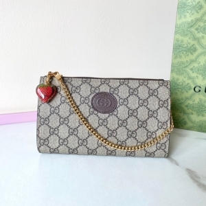 GUCCI 구찌 2023 GG 스트로베리 체인 스트랩 파우치 726250 20CM