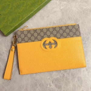 GUCCI 구찌 2023 컷아웃 인터로킹 G 파우치 723320 30.5CM