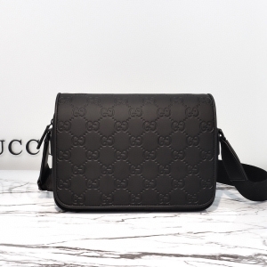 Gucci 구찌 2024 GG 러버 효과 크로스백 26CM