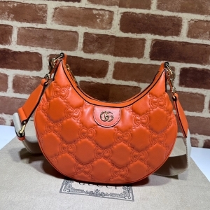 Gucci 구찌 2023 GG 마틀라세 숄더백 739709 27CM