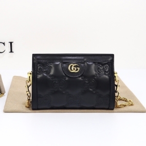 Gucci 구찌 2024 GG 마틀라세 숄더백 / 26CM