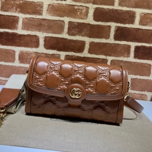 Gucci 구찌 2024 GG 마틀라세 숄더백 25.5CM