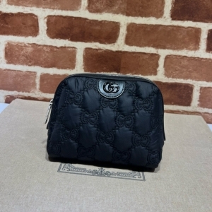 Gucci 구찌 2024 GG 마틀라세 코스메틱 케이스 16CM