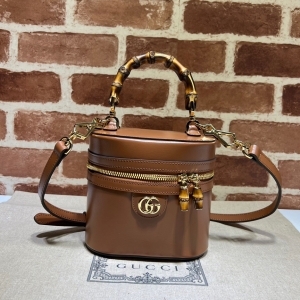 Gucci 구찌 2023 미니 뱀부 숄더백 15.5CM