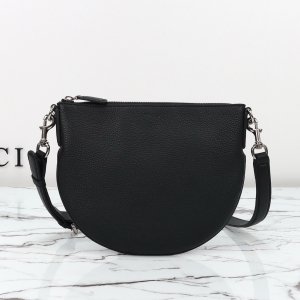 Gucci 구찌 2025 B 미니백 23CM