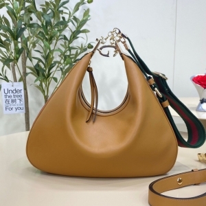 Gucci 구찌 2023 아따슈 미디엄 숄더백 35CM