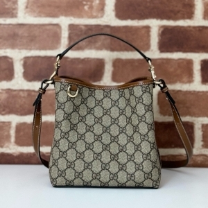 Gucci 구찌 2024 GG 엠블럼 미니 버킷백 20.5CM