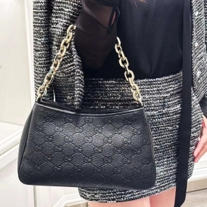 Gucci 구찌 2024 GG 엠블럼 숄더백 29CM