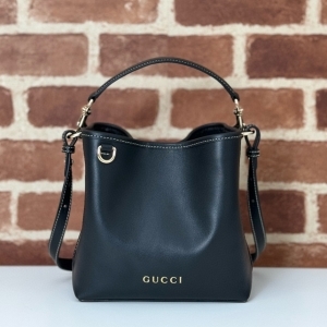 Gucci 구찌 2024 GG 엠블럼 버킷백 19CM
