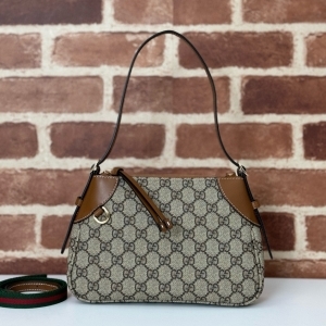 Gucci 구찌 2024 GG 엠블럼 숄더백 / 36CM