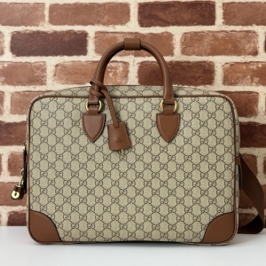 Gucci 구찌 2025 GG 엠블럼 미디엄 브리프케이스 40CM