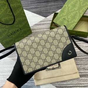 Gucci 구찌 2024 GG 엠블럼 수퍼 미니 숄더백 20CM