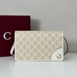 Gucci 구찌 2025 GG 엠블럼 수퍼 미니 숄더백 20CM