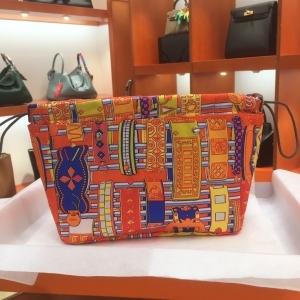 HERMES 에르메스 2022 실크 백인백 25CM