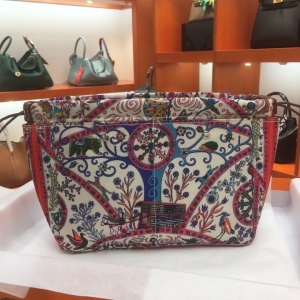 HERMES 에르메스 2022 실크 백인백 25CM