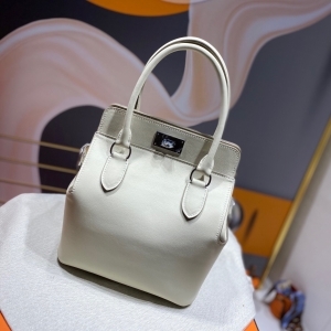 HERMES 에르메스 2022 툴박스 (가격상담) 20CM