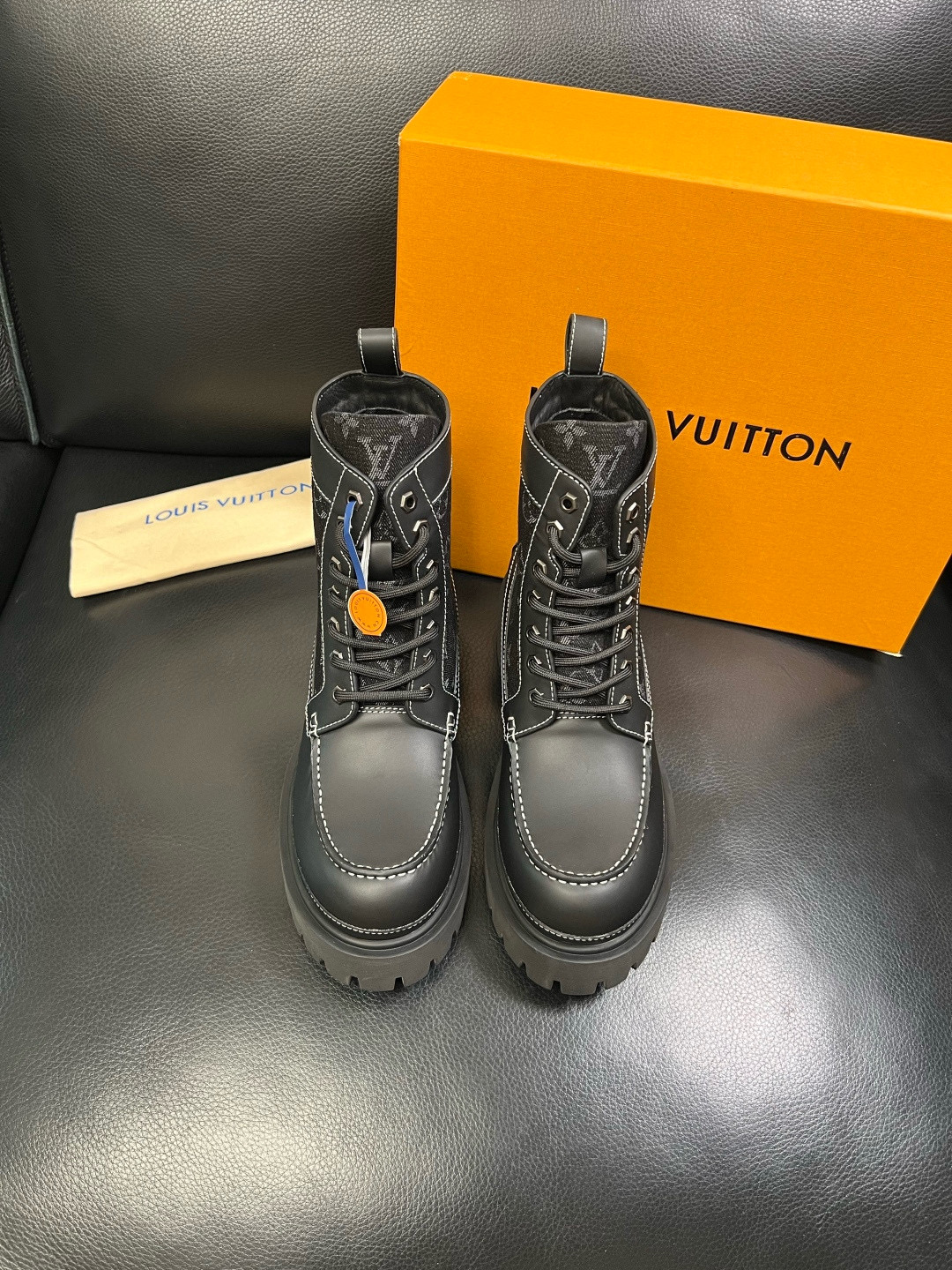 Louis Vuitton 루이비통 모노그램 블랙 레이스업 컴뱃 부츠 3