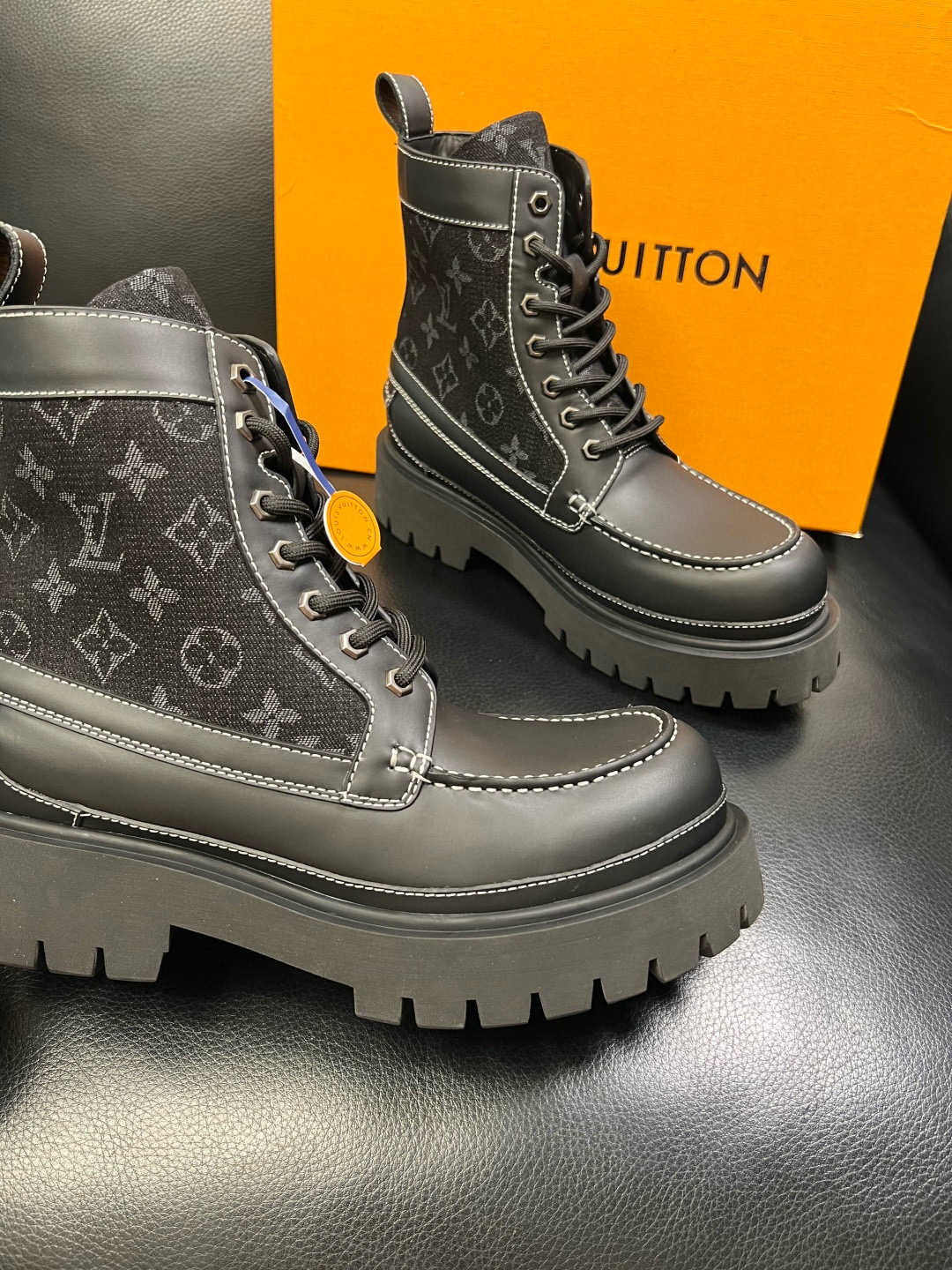 Louis Vuitton 루이비통 모노그램 블랙 레이스업 컴뱃 부츠 6