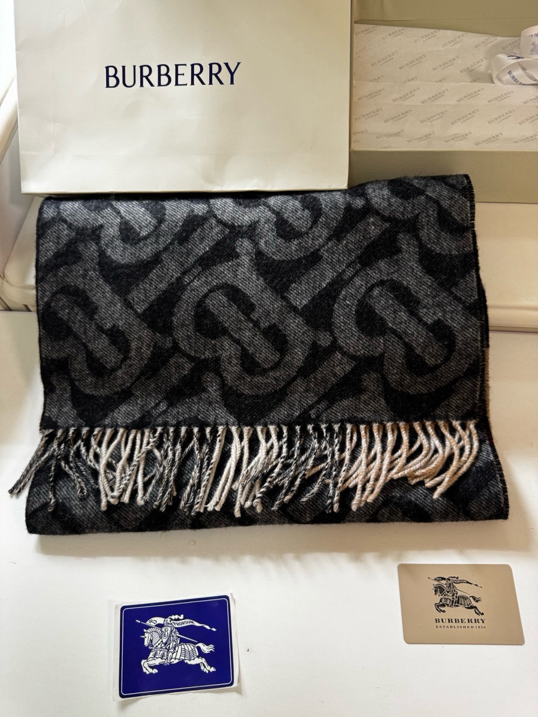 Burberry 버버리 양면 체크 TB 로고 울 머플러 2