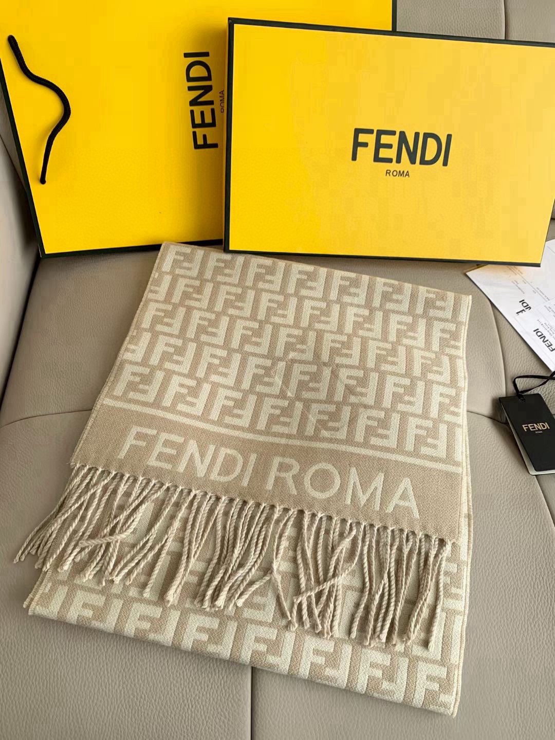 Fendi 펜디 FF 로고 울 머플러 2