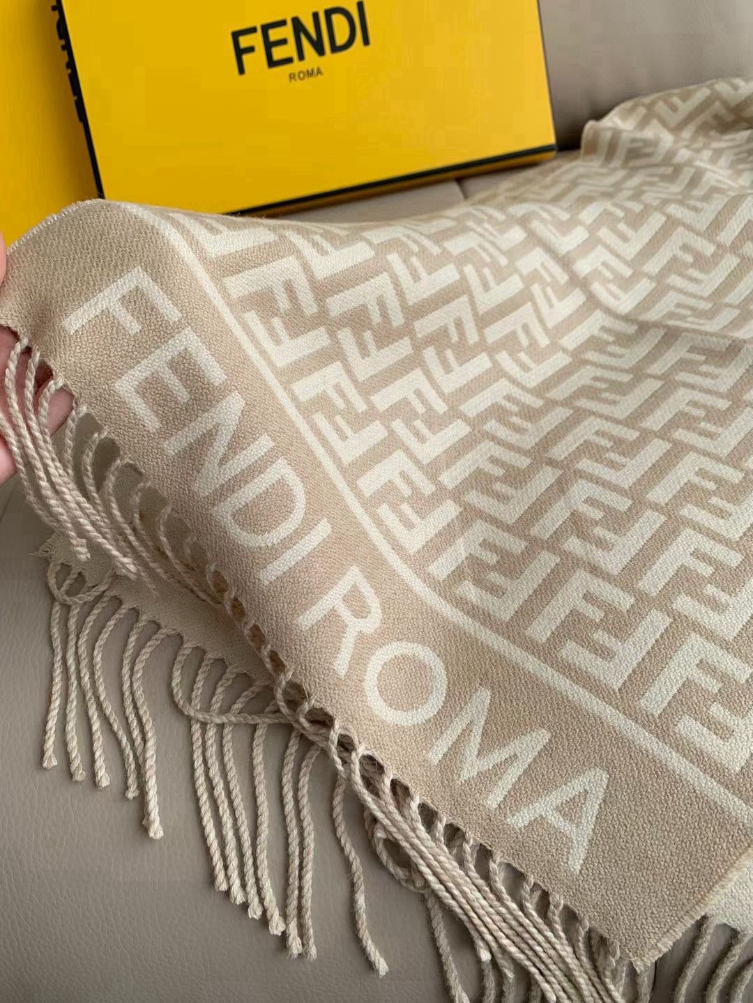 Fendi 펜디 FF 로고 울 머플러 4