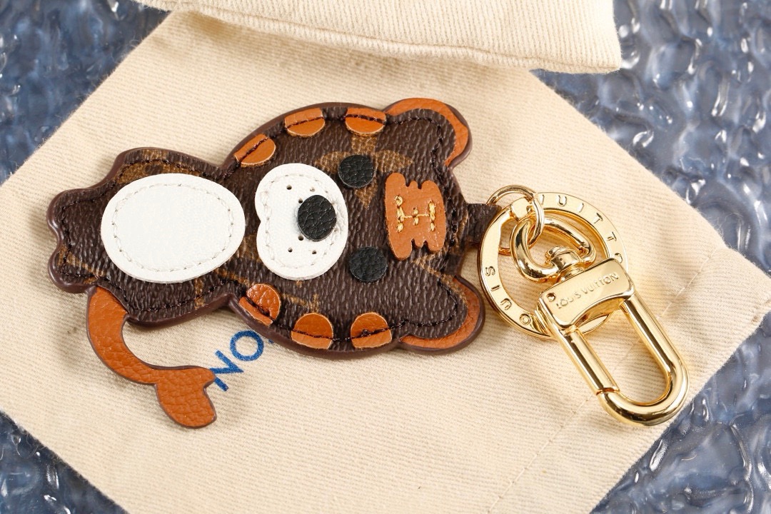 Louis Vuitton 루이비통 호랑이 모티프 모노그램 키링 참 2