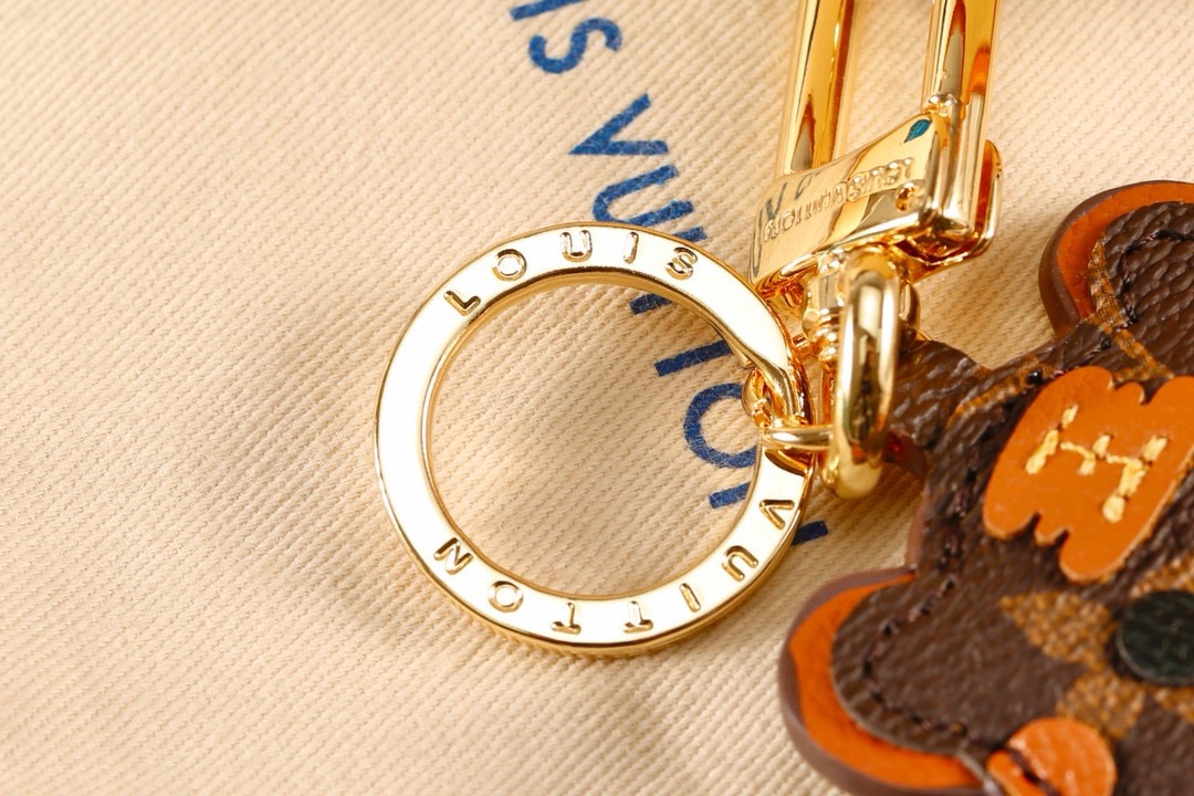 Louis Vuitton 루이비통 호랑이 모티프 모노그램 키링 참 4