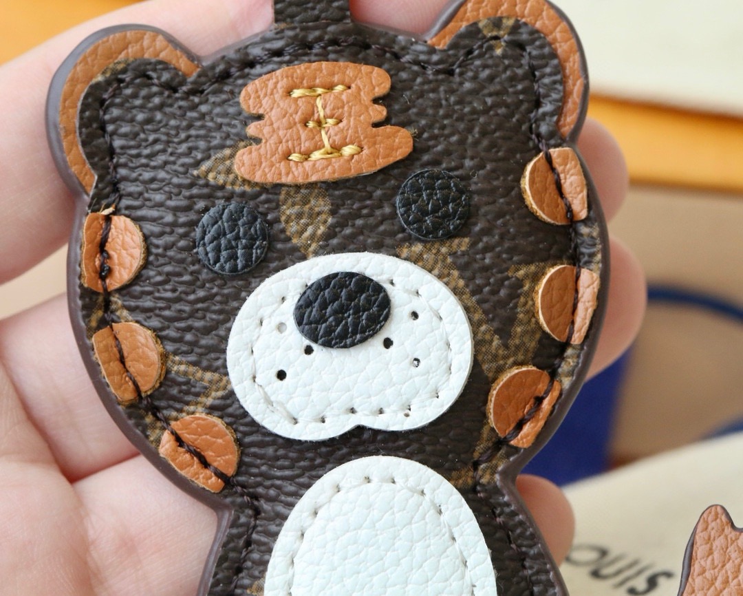 Louis Vuitton 루이비통 호랑이 모티프 모노그램 키링 참 7