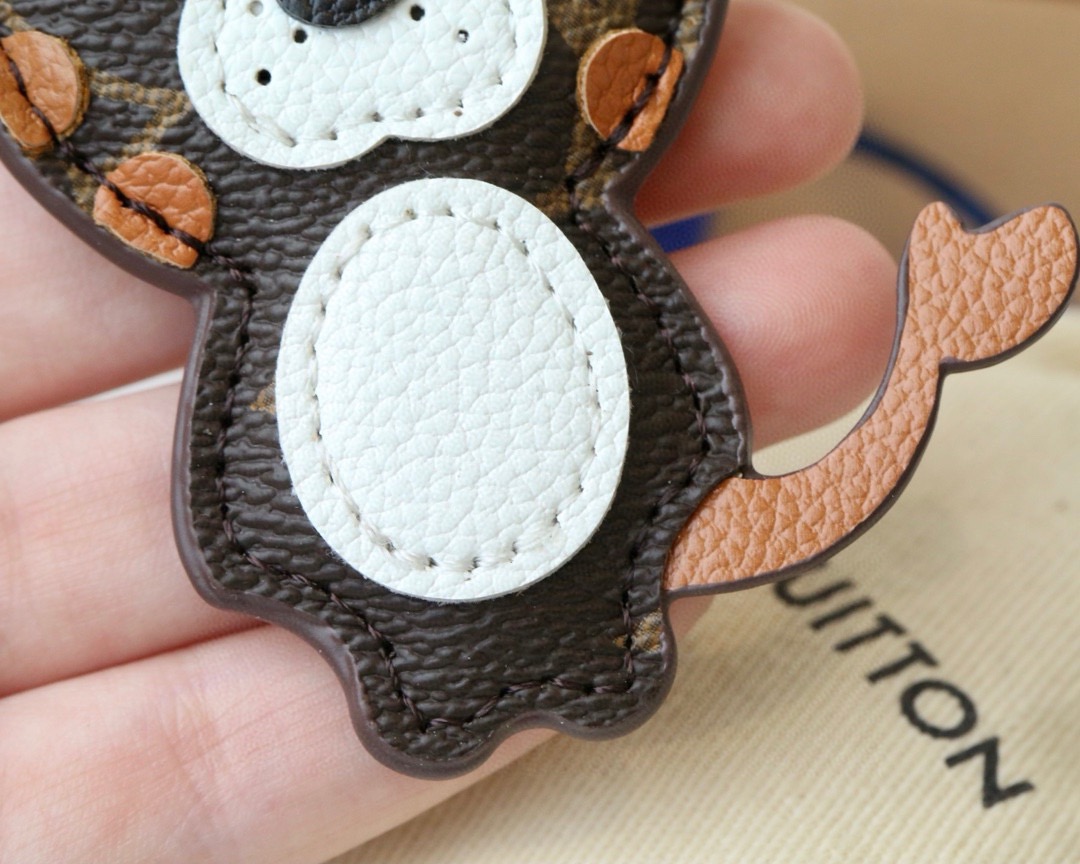 Louis Vuitton 루이비통 호랑이 모티프 모노그램 키링 참 8