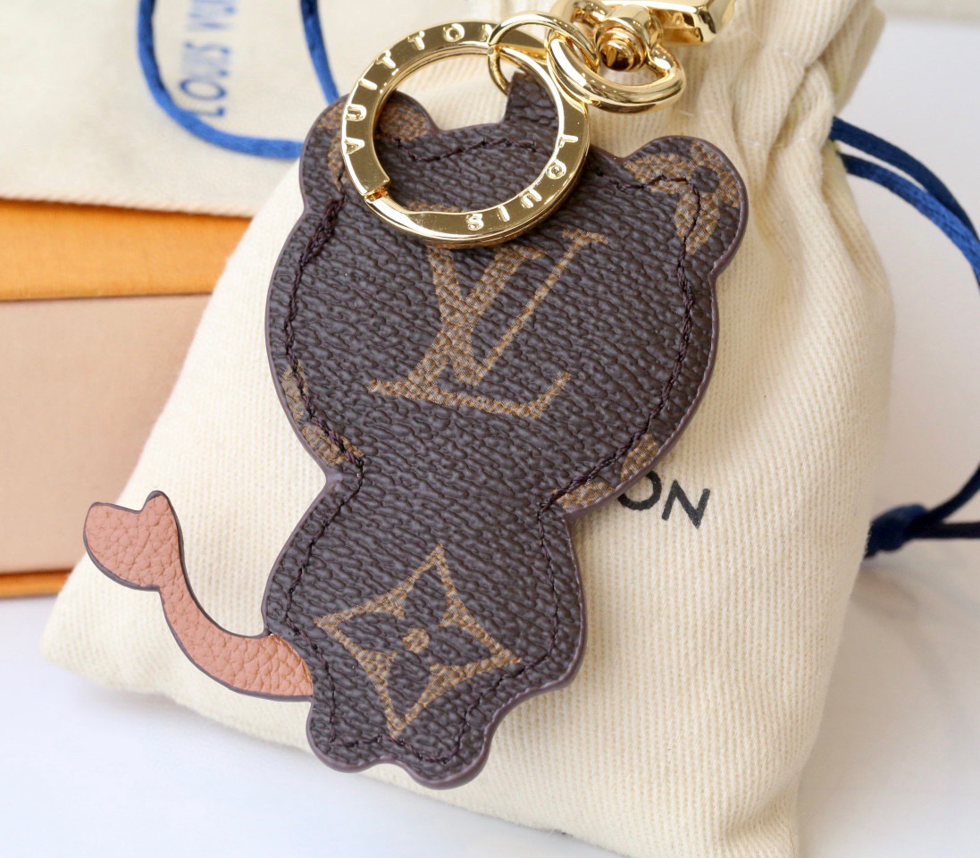 Louis Vuitton 루이비통 호랑이 모티프 모노그램 키링 참 9