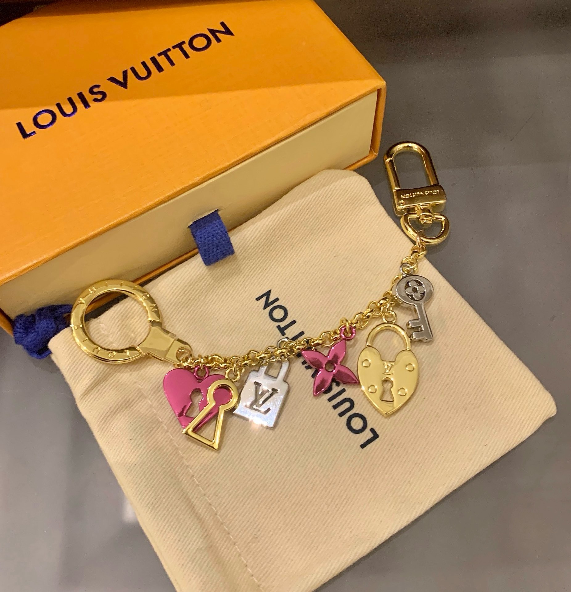 Louis Vuitton 루이비통 러브 락 참 키홀더 브레이슬릿 6