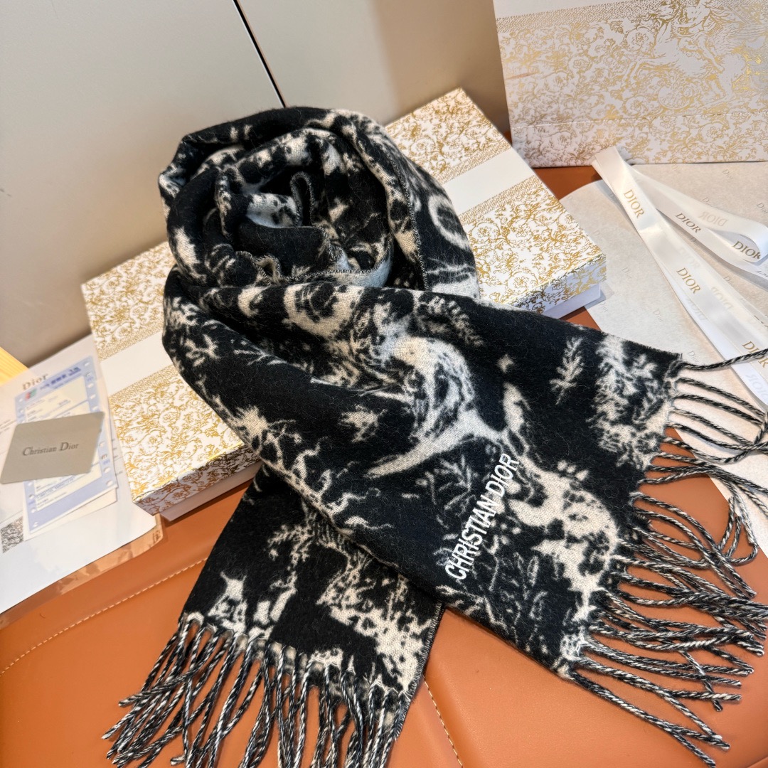 DIOR 디올 2025 태양 모티브 양모 머플러 6