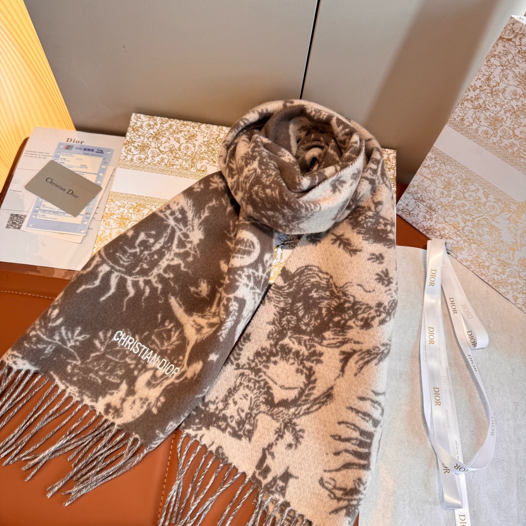 DIOR 디올 2025 태양 모티브 양모 머플러 5
